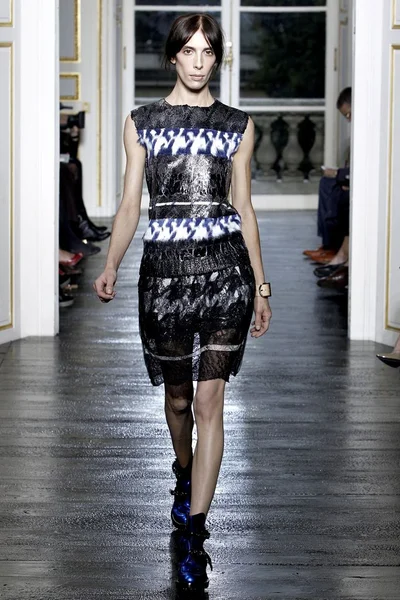Look 11